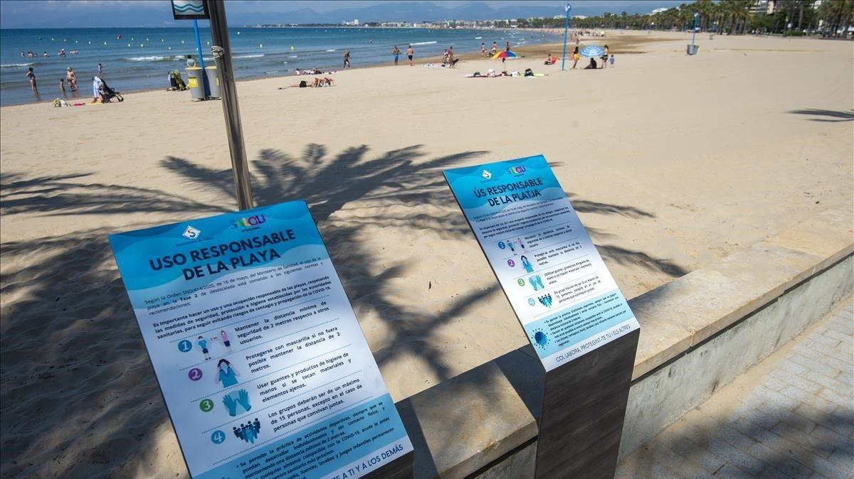 Normas para los bañistas y demás usuarios en una playa de Salou. 