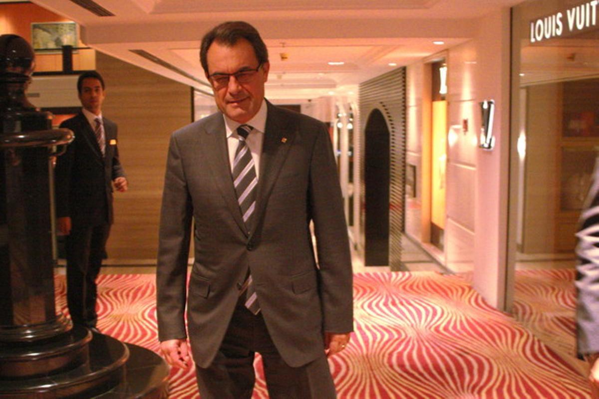 Artur Mas, a l’arribar a l’hotel de Bombai on s’allotja. Artur Mas, a l’arribar a l’hotel de Bombai on s’allotja.