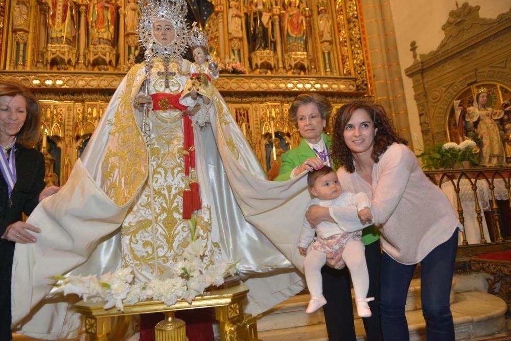 Los bebés, bajo el manto de la Fuensanta