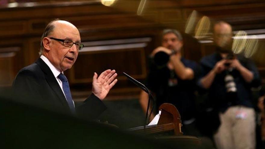 El PSOE pide a Montoro que dimita hoy mismo &quot;si tiene un poco de vergüenza&quot;