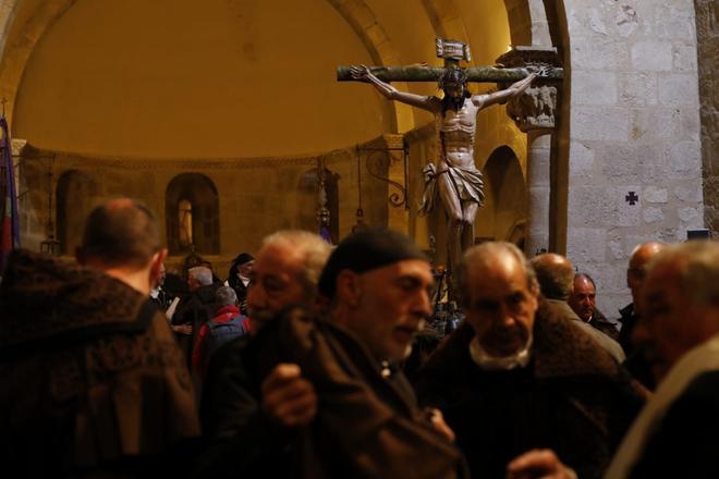 GALERÍA | Así ha sido la procesión de las Capas Pardas