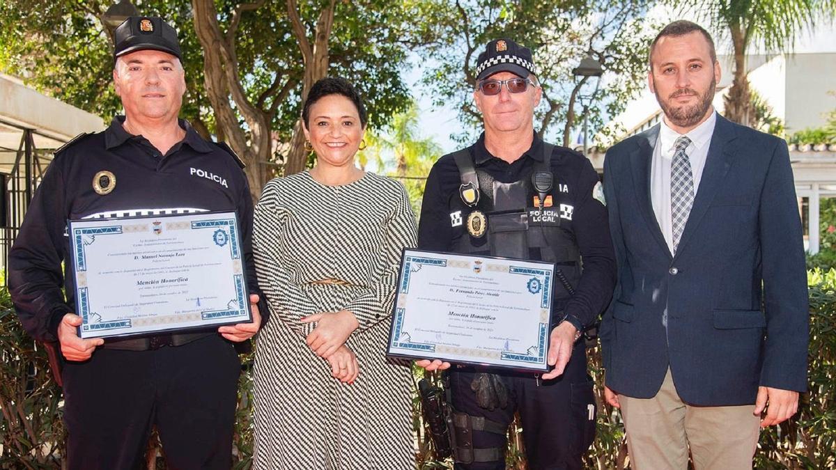 Torremolinos ha distinguido a los policías locales Manuel Naranjo Lara y Fernando Pérez Alcaide.