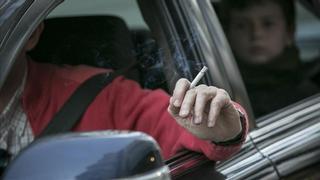 Catalunya prohibirá el año que viene fumar en el coche