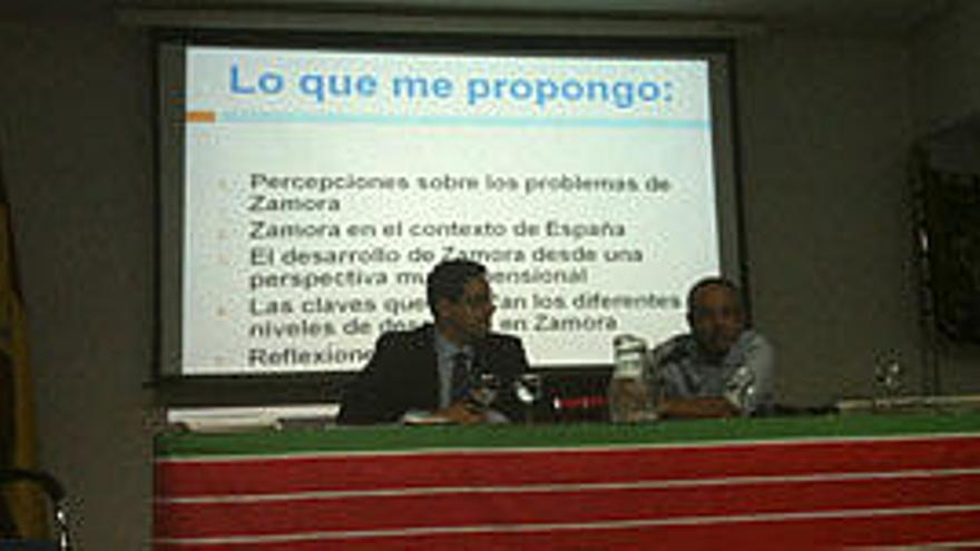 Conferencia de José Manuel del Barrio en Madrid