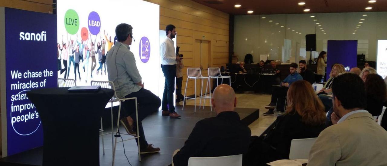 Diego Mendoza, CEO de Startquake, presentando su proyecto en el encuentro organizado por Sanofi. | L. Landázuri