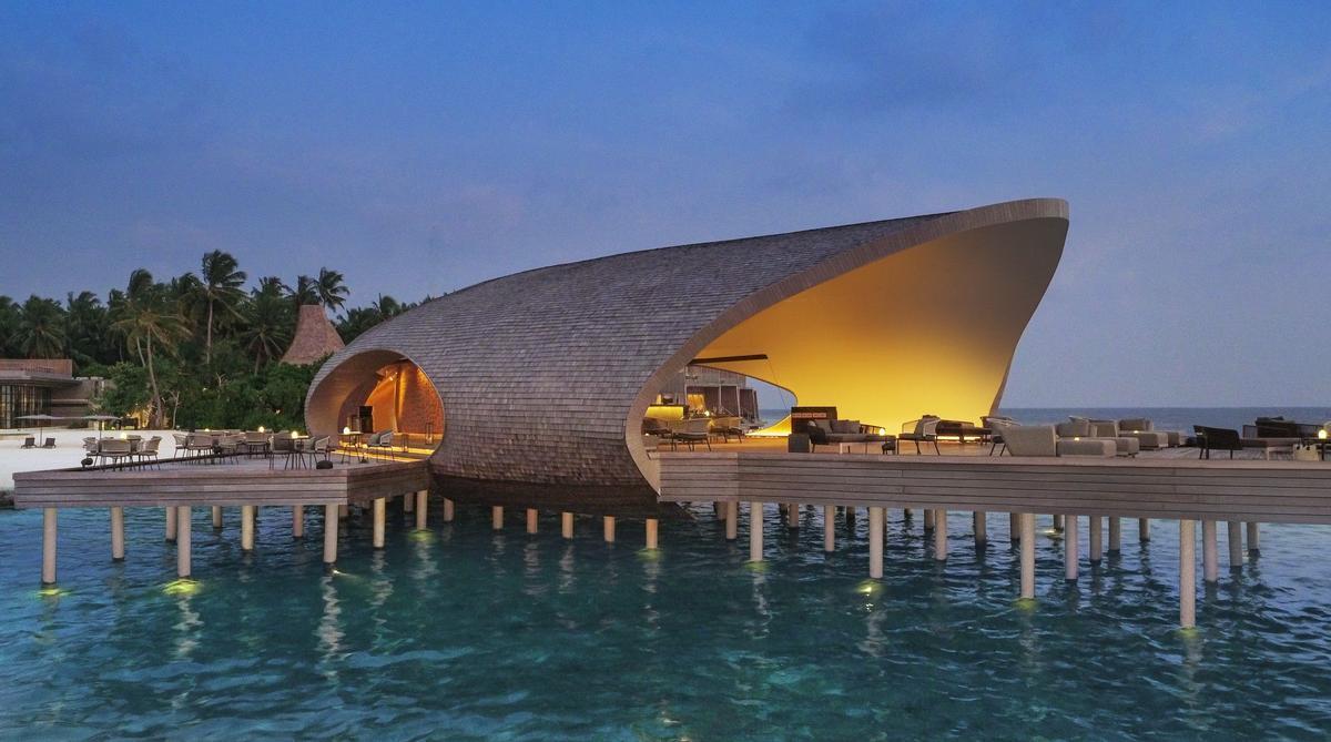 Whale bar