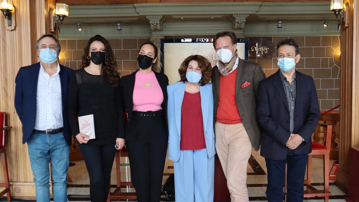 Salvador Collado, Marta Gutiérrez, Guacimara Medina, María José Goyanes, Tilman Kuttenkeuler y Alfonso Zurro durante la presentación de la reposición.