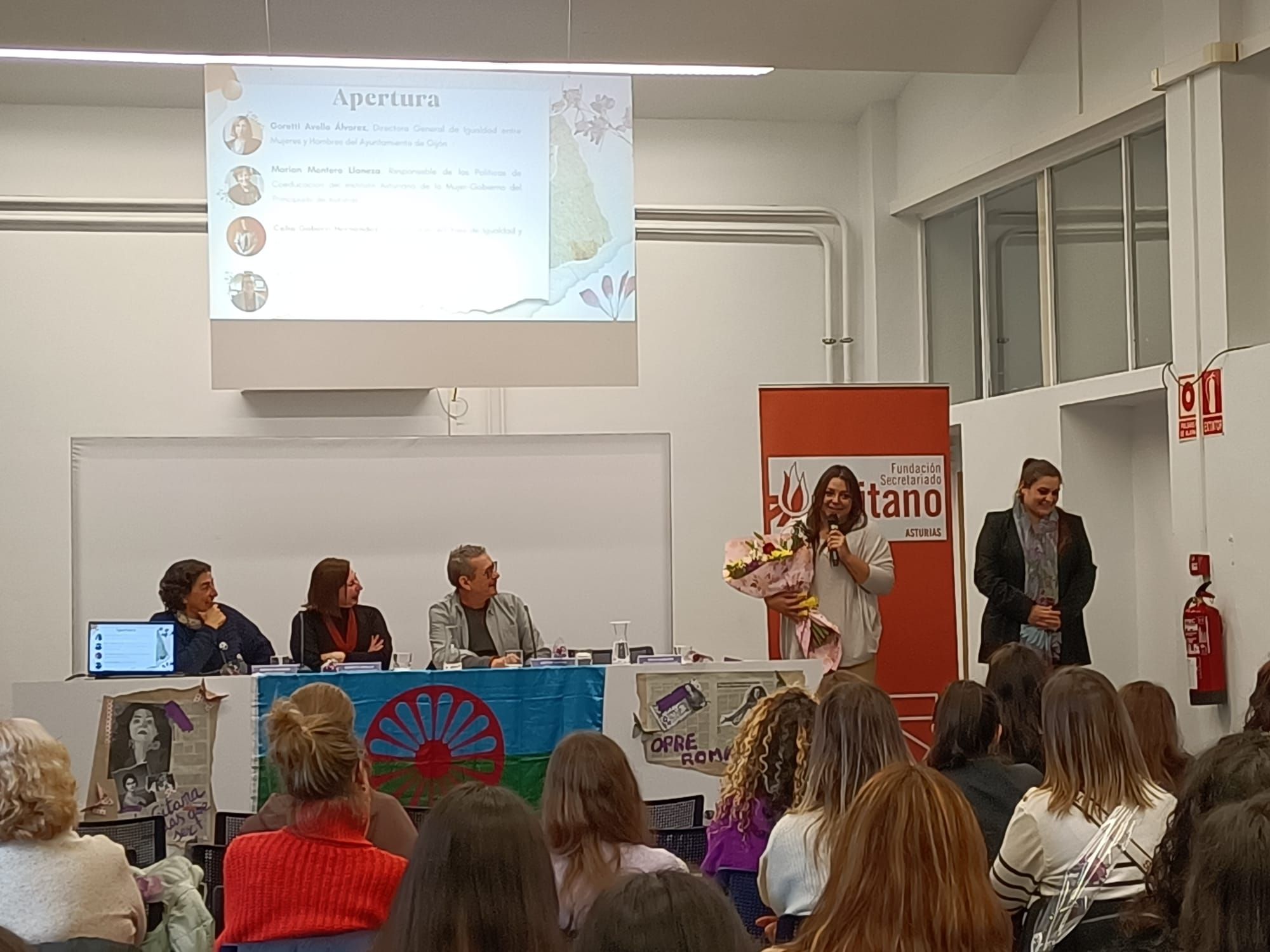 Las Jornadas de Mujeres Gitanas de Asturias "Romí Calí", en imágenes