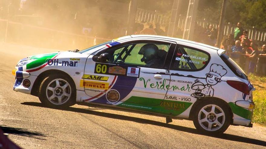 Pau Calleja y Bel Rivas, durante un rallye. // FdV