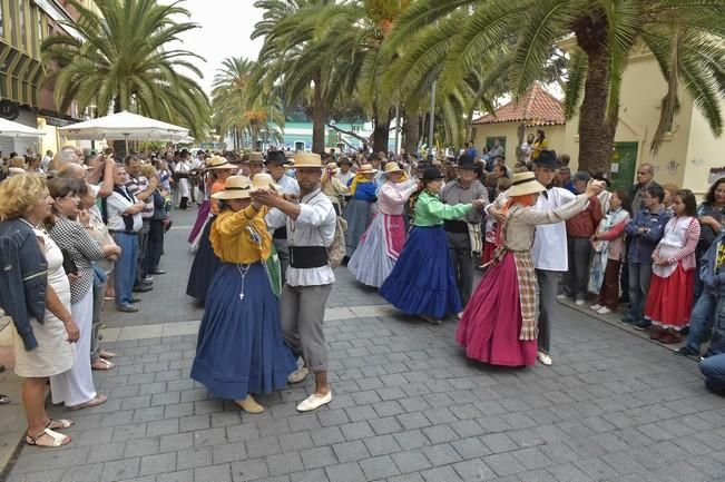 Romería de la Naval, desde el parque Santa ...