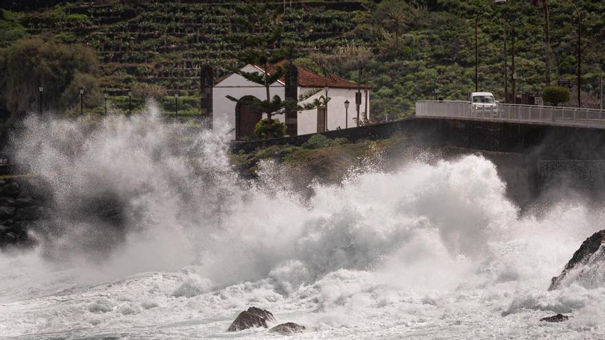 Canary Islands Issue Coastal Weather Alert for Strong Winds and High Seas