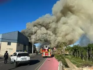 Declarado un incendio en Alboraia en un taller de motocicletas