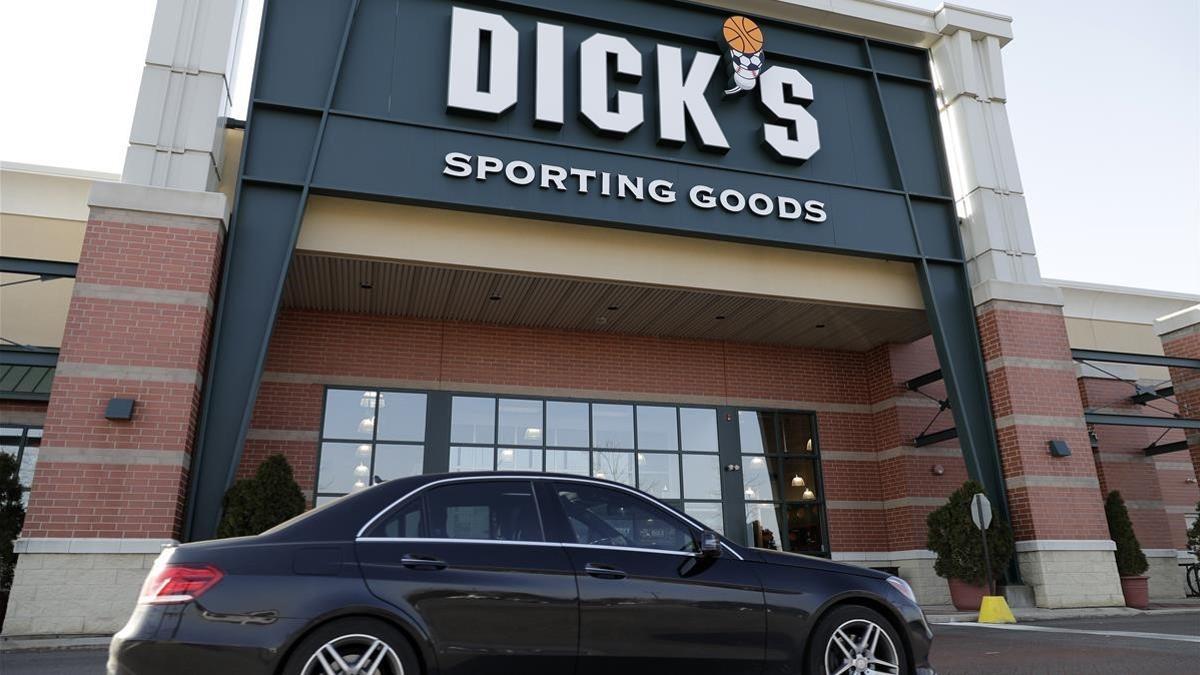 Tienda de Dick's Sporting Goods en Arlington Heights Ill, el 28 de febrero.