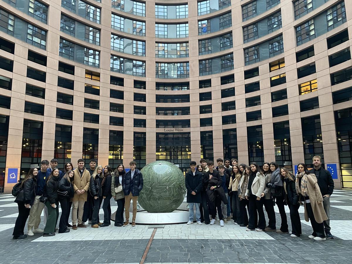 Como embajadores de España, pudieron debatir con otros 700 jóvenes venidos de otros países de Europa.