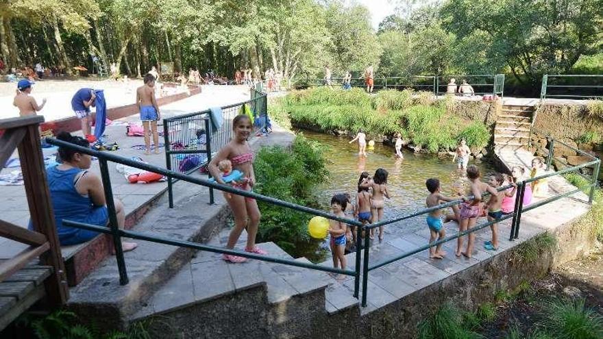 La playa fluvial de Ponte Caldelas. // Gustavo Santos