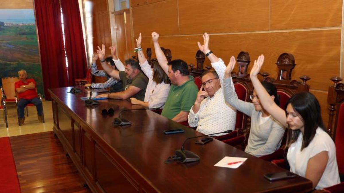 El cuatripartito de Cambados vuelve a tener una vía de agua
