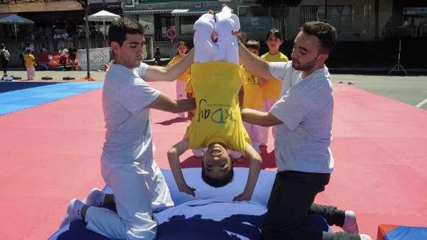 Doscientos niños se divierten aprendiendo en el TKDay de Caldas