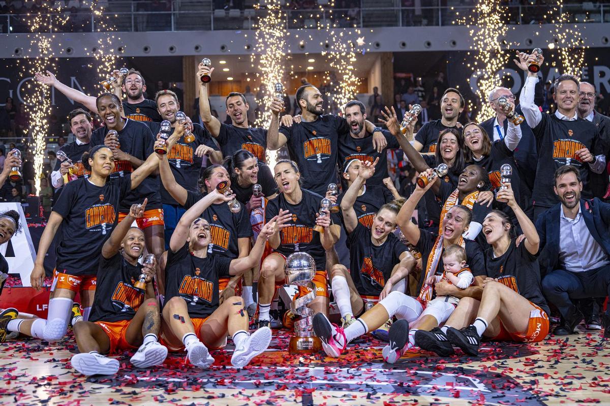 Así celebraron la Copa las jugadoras del Valencia Basket en Tarragona