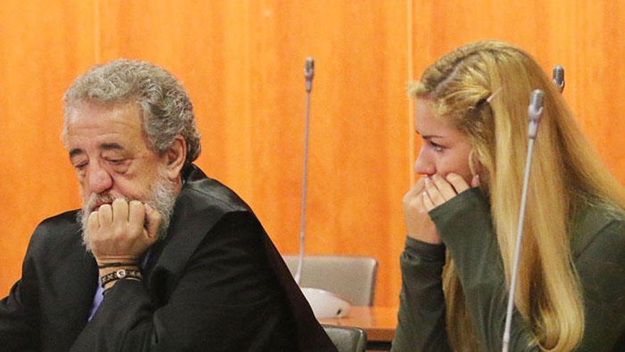 Kukucova, junto a su abogado, en la segunda sesión del juicio.