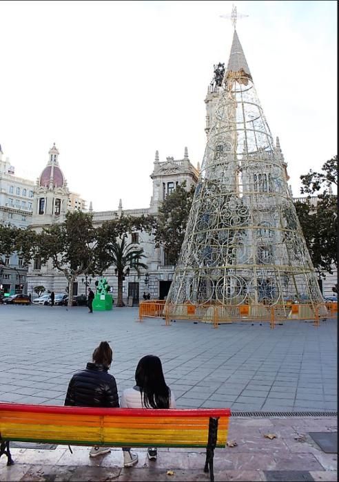 Montaje del árbol de navidad del ayuntamiento