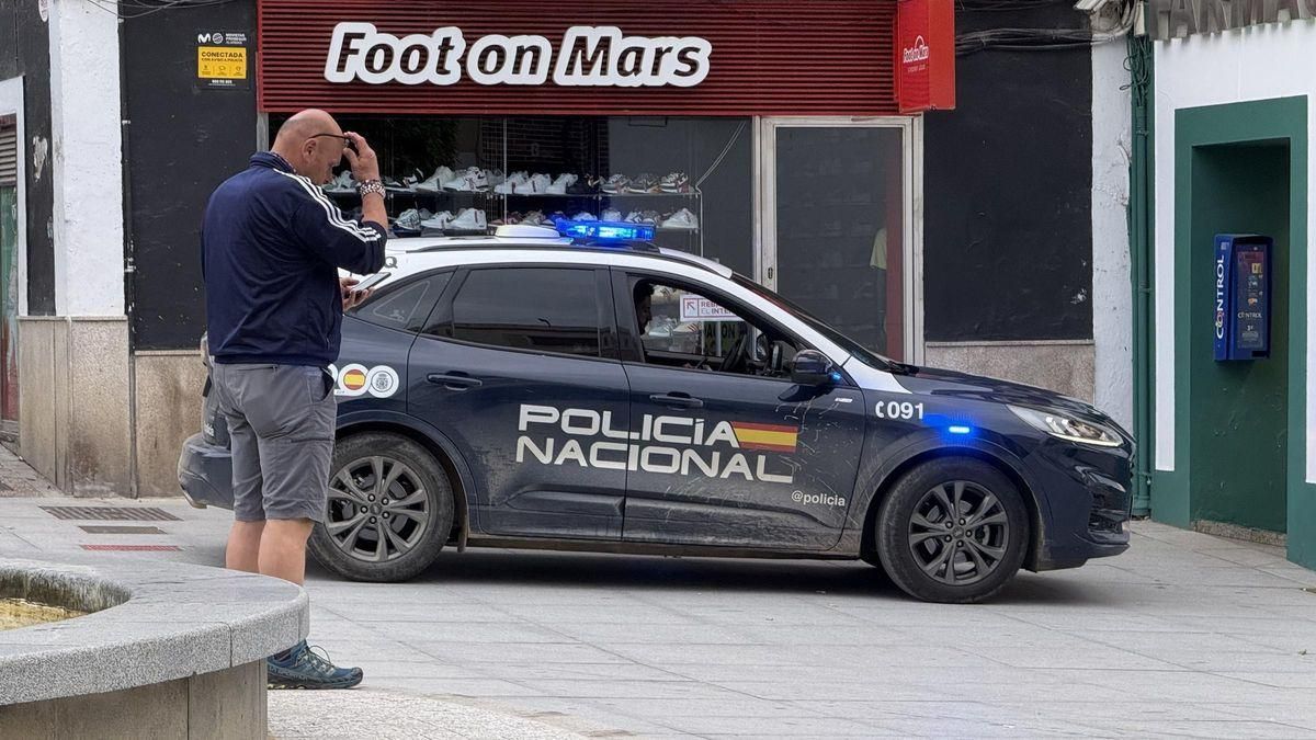 Un vehículo patrulla de la Policía Nacional, en Mérida.