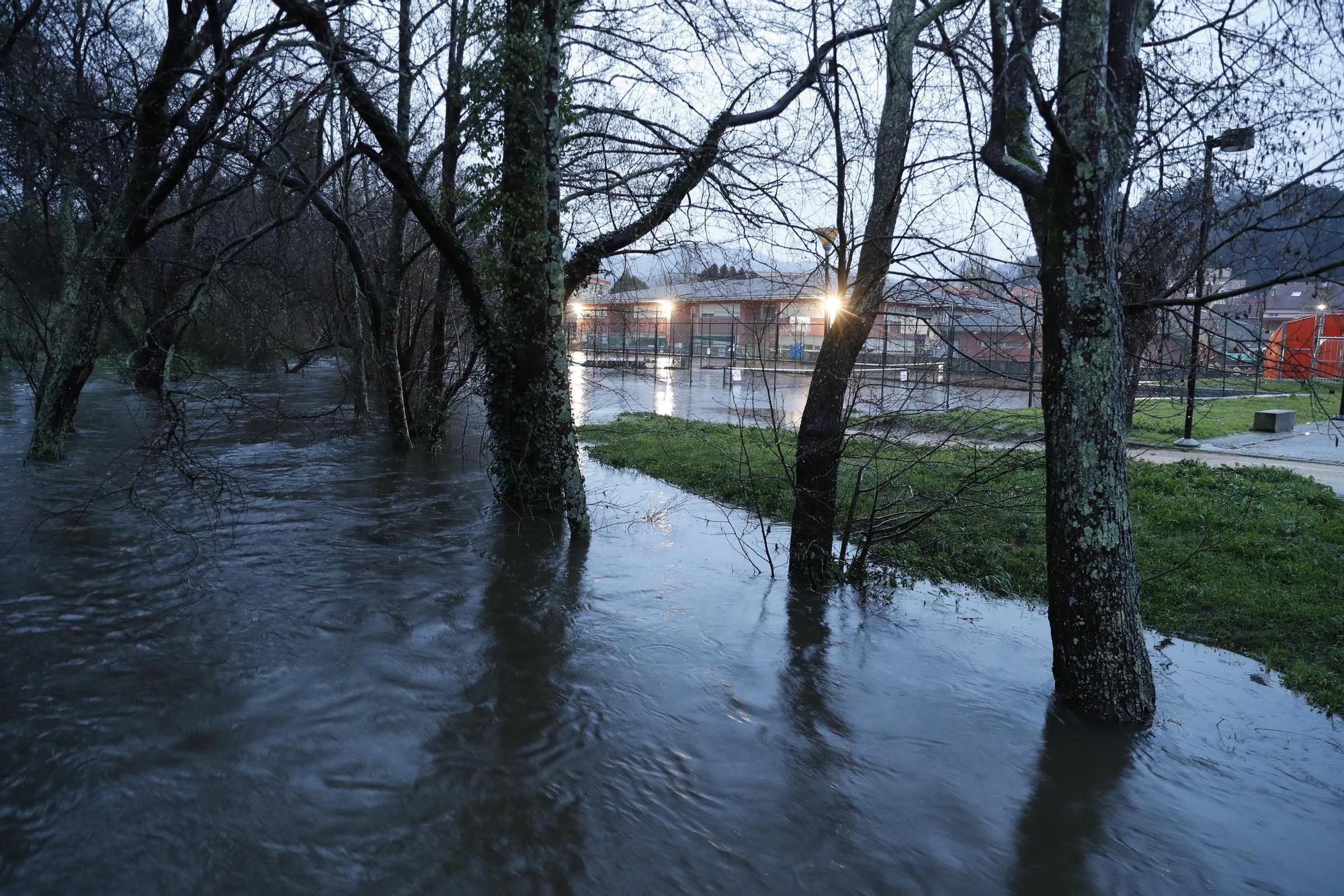 Las fuertes lluvias dejan inundaciones en Gondomar