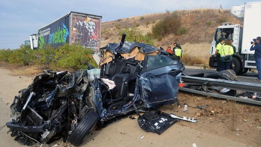 Un muerto en una colisión múltiple en cáceres