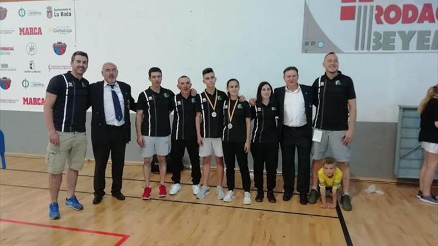 Dos bronces de los extremeños en el nacional de karate en La Roda