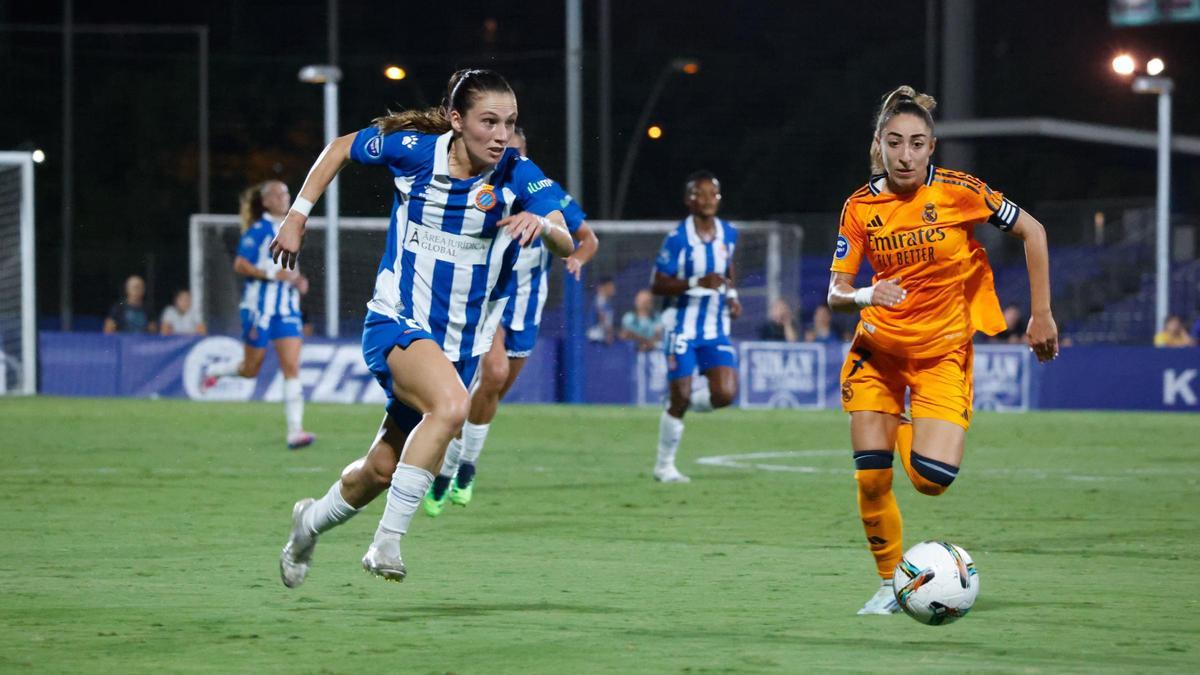 Acción durante el partido entre el Espanyol y el Real Madrid