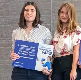 Dos alumnas del IES Figueras Pacheco ganan 4.000 euros con un vídeo contra el maltrato