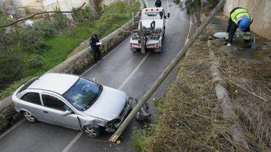 Herida al estrellarse contra un poste en Palma