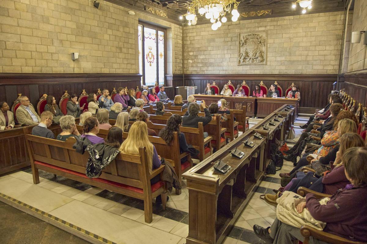 Les imatges de l'acte institucional del 8M a l'Ajuntament de Girona