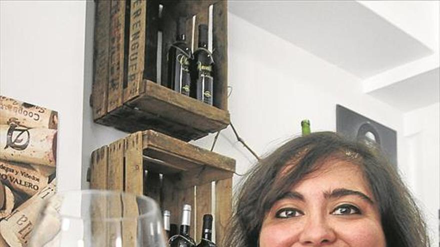 Carmen Requena: &quot;Nuestros vinos no tienen nada que envidiar a los jerezanos&quot;
