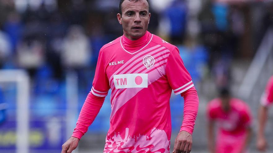 El alcoyano Juli, durante el partido del Hércules en Badalona.