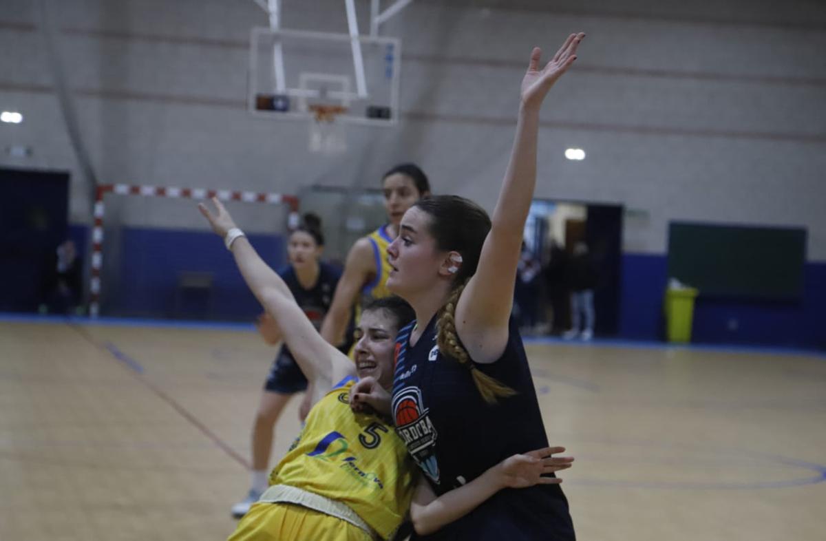 Ana Picos pide el balón en un choque de esta temporada.