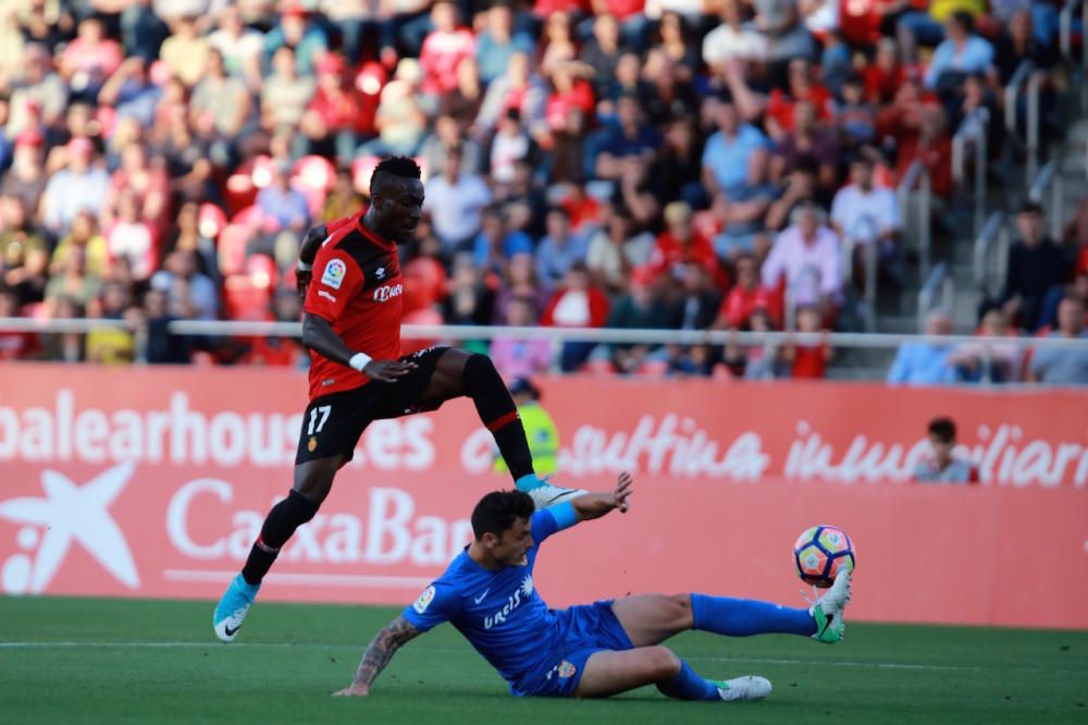 Real Mallorca kämpft weiter verbissen gegen den Abstieg. Der Zweitligist hat am Samstag (20.5.) im Stadion von Son Moix gegen Almería drei wichtige Punkte geholt.