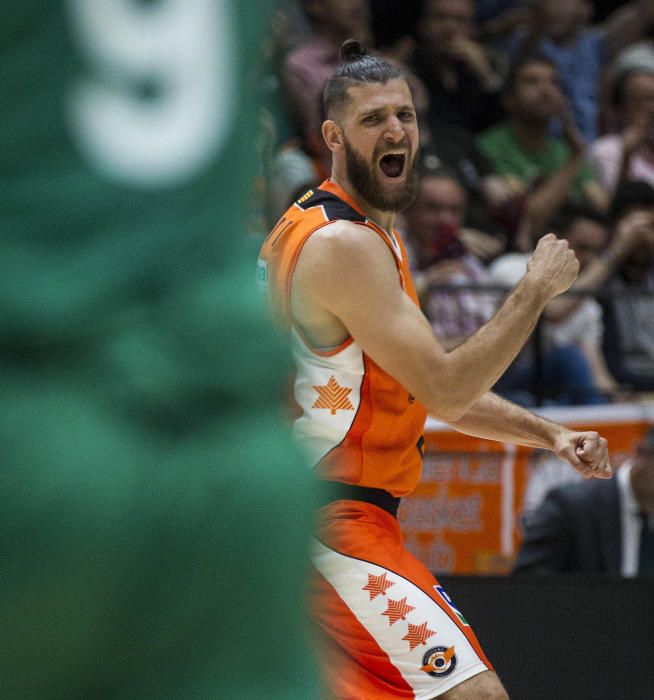 Los de Plaza se ven superados por un Valencia Basket muy efectivo en los minutos finales