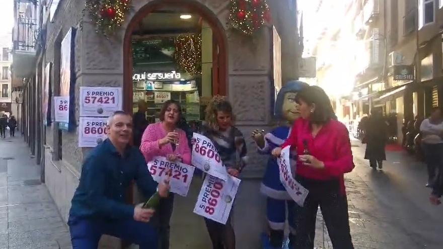 La Envidiosa celebra el quinto premio de la Lotería de Navidad