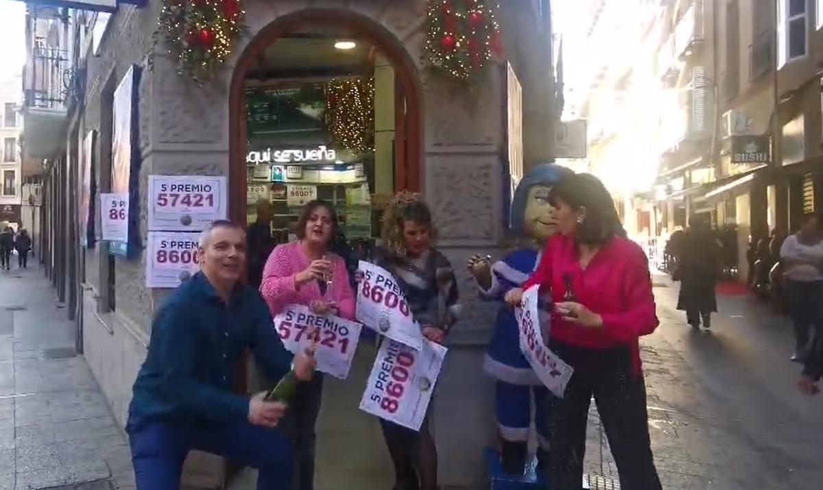 La Envidiosa celebra el quinto premio de la Lotería de Navidad