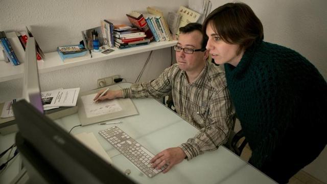 Mònica Fuillerat y Eric Puigdollers, que están pensando en emigrar por culpa de la crisis y la falta de trabajo.