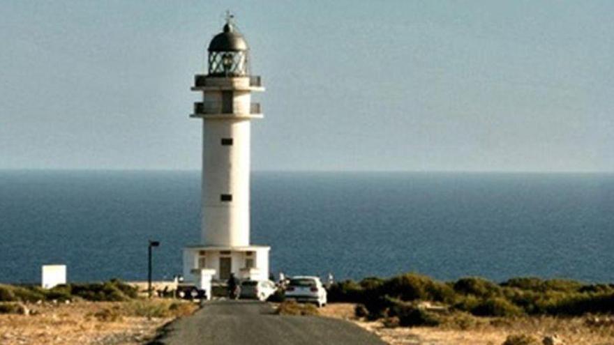 Formentera obligará a pedir permiso para entrar un coche o una moto