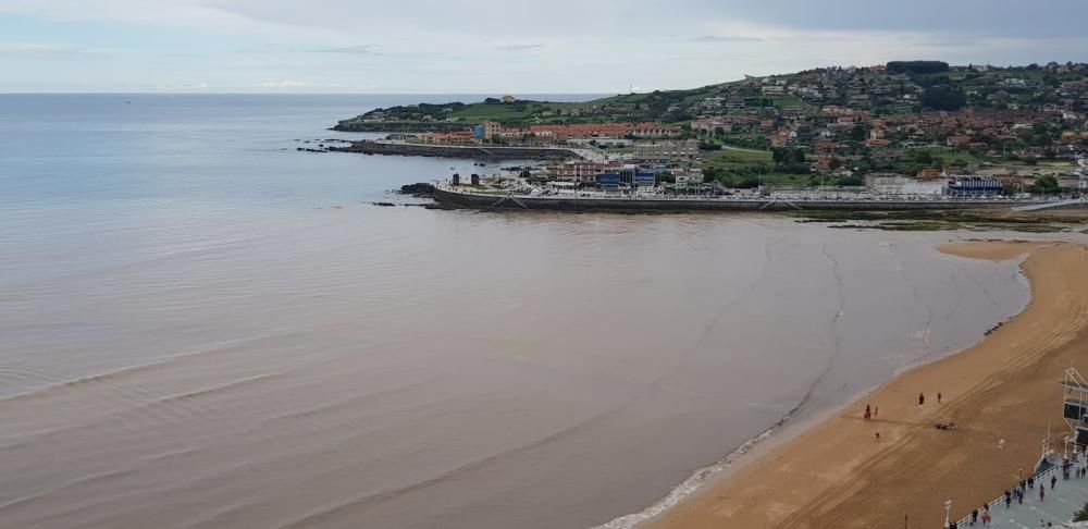 Aspecto del agua de San Lorenzo esta tarde