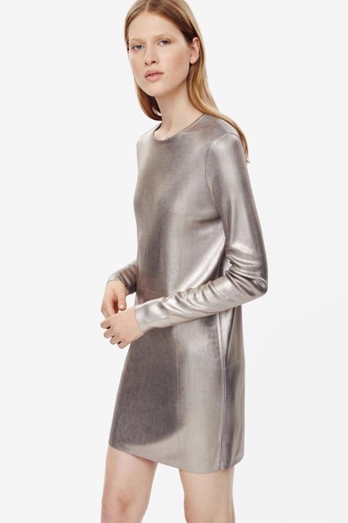 Vestido de manga larga metalizado de Cos 99€