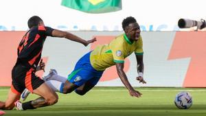El penalti que no le pitaron a Vinicius ante Colombia