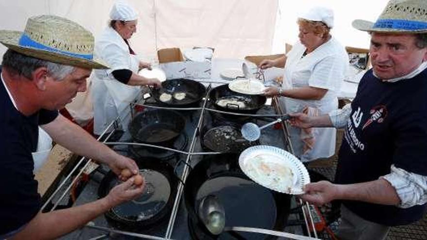 Apuros en la cocina para atender a los comensales.  // A. Hernández