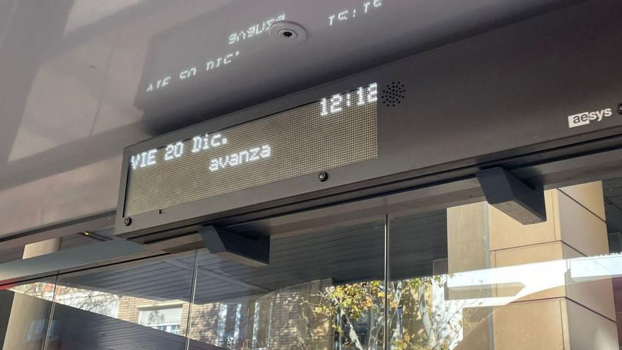 ¿Por qué no aparece el tiempo de espera de los buses en las marquesinas de Zaragoza?