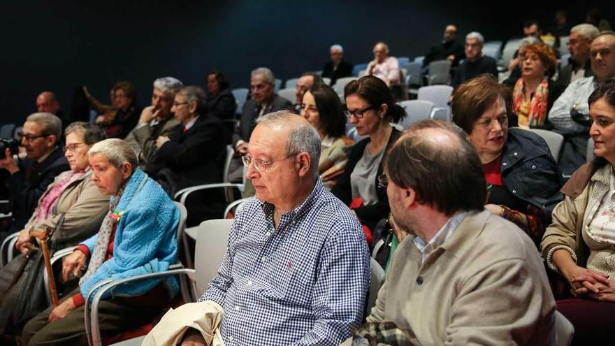 Público asistente a la conferencia de José Ramón Chaves, magistrado del Tribunal Superior de Justicia de Asturias.