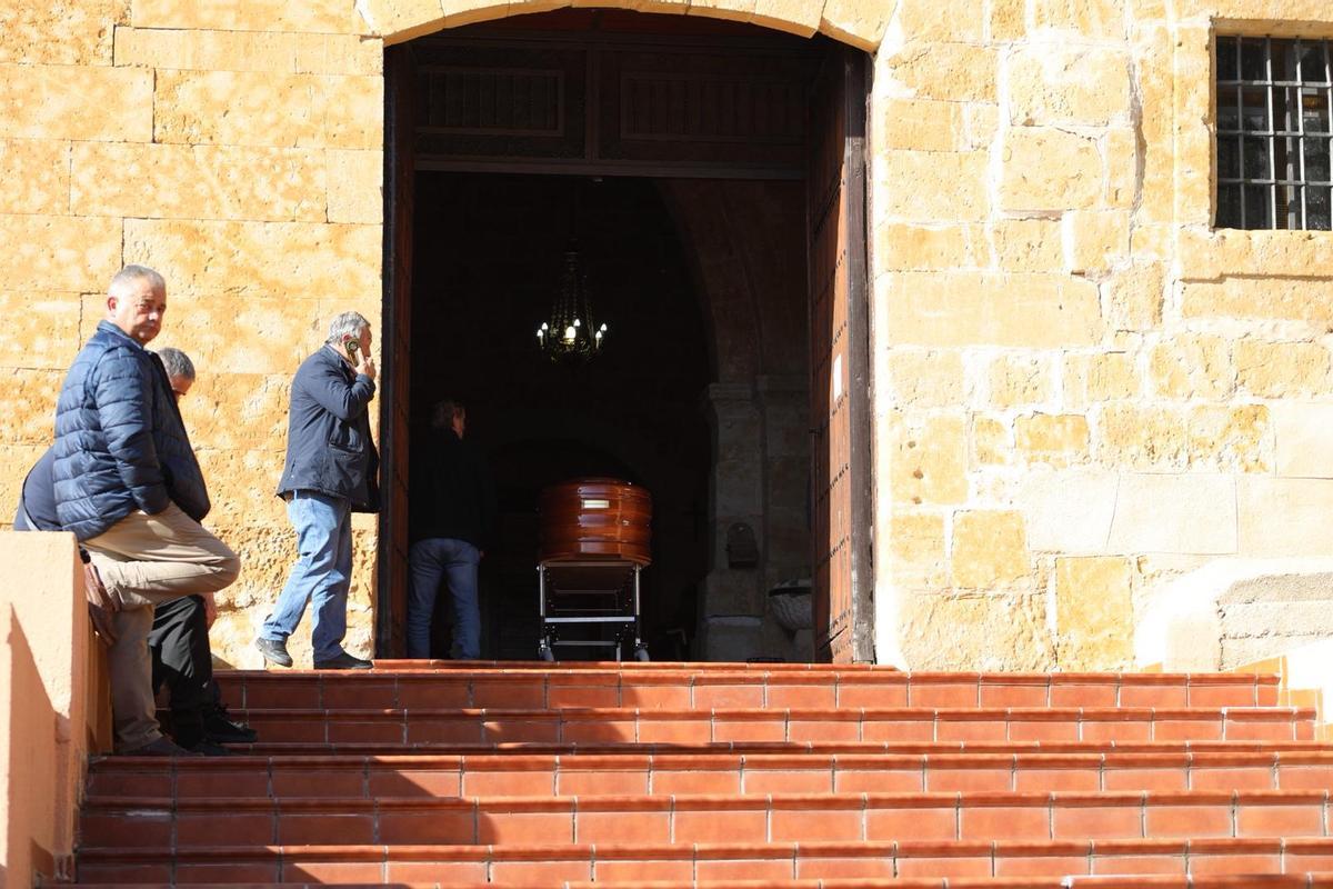 GALERÍA | Funeral del hombre presuntamente asesinado por su hermano en Peleas de Abajo