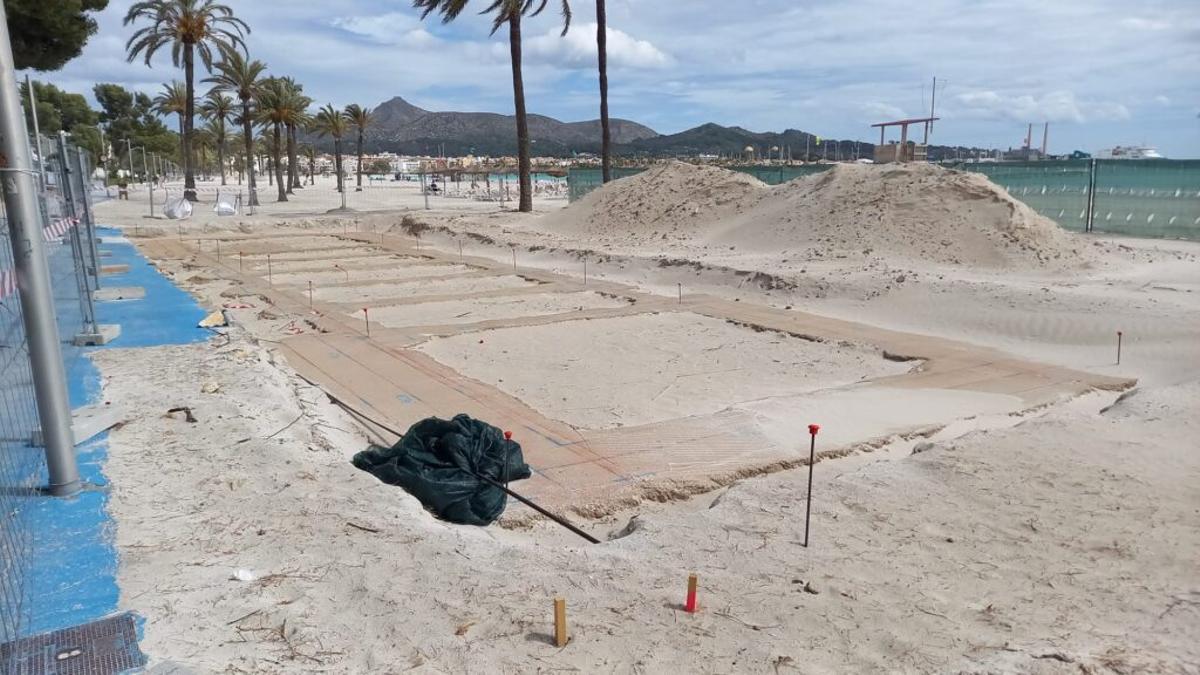 Imagen de las obras de reconstrucción de los balnearios de Alcúdia.