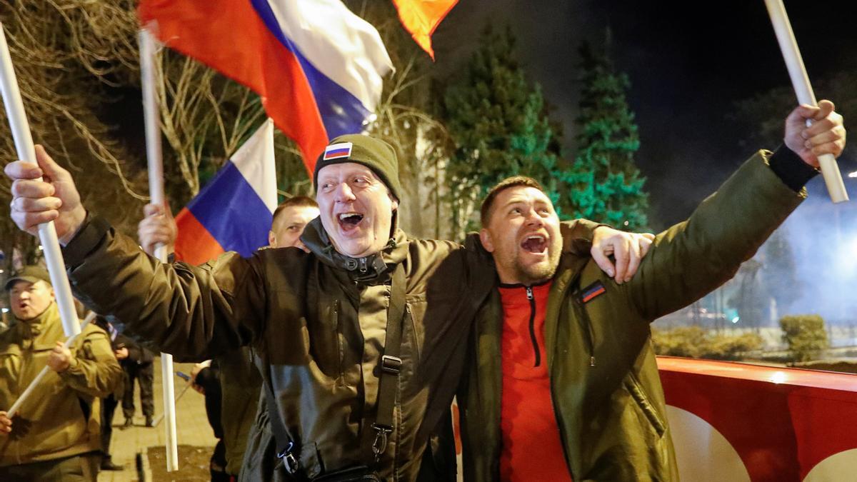 Pro-russos celebren l&#039;anunci de Putin a Donetsk